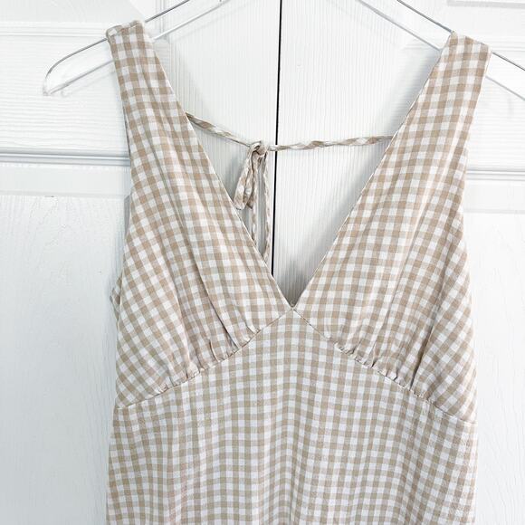 Old Navy Sleeveless Linen-Blend Smocked Tie-Back Gingham Maxi Shift Dress - Picture 4 of 9